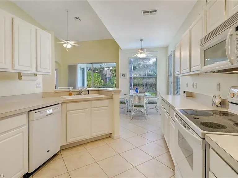 913 Fairhaven Ct — Photo 15