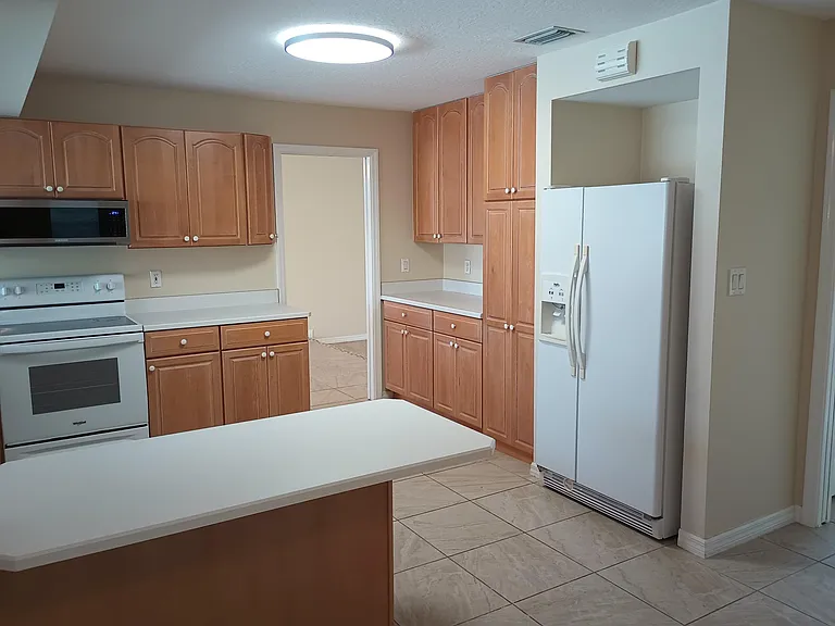 785 Rosada St — Photo 7