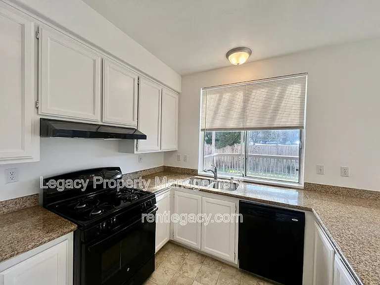 2750 Parkview Ter — Photo 13