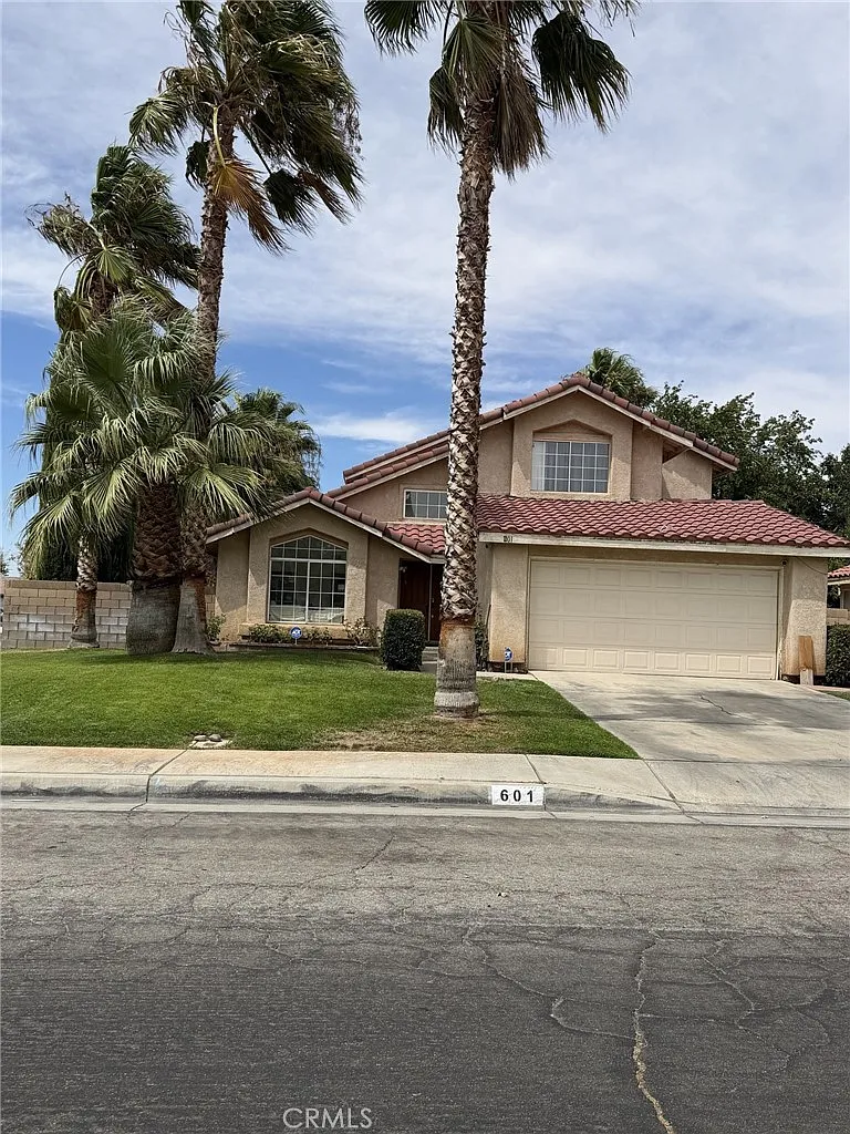 4 bed, 1956 sqft, $3,900 — Photo 1