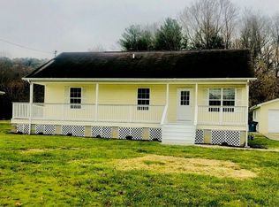 2462 Virginia Ave, Hurricane, WV 25526