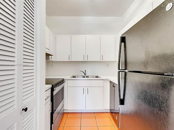 4th image of 3007 Bird Ave APT 11