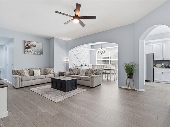 2nd image of 1425 Mariposa CIR #101