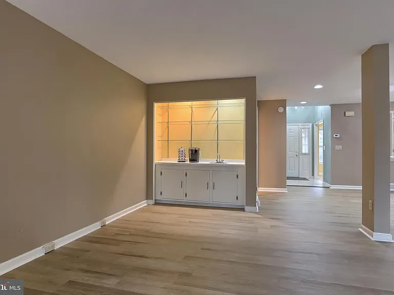 1127 Wicklow Ct — Photo 13