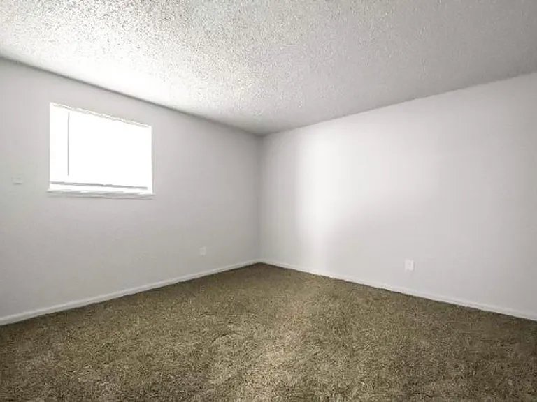 Victory Park Apartments — Photo 14