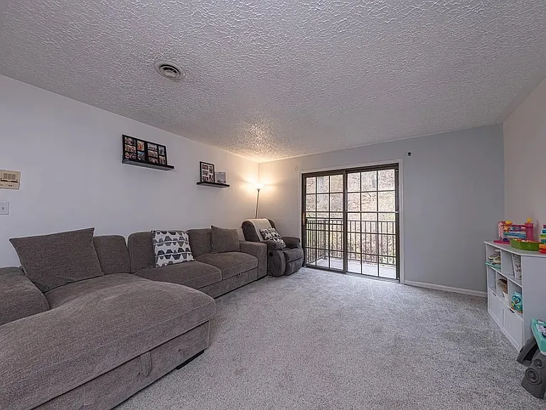 300 Gilkeson Rd #12A — Photo 3