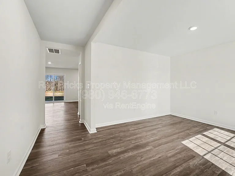7847 Whispering Stream Dr — Photo 8