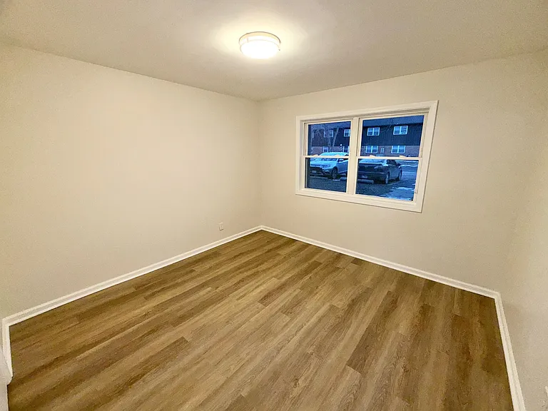 Sherwood Forest Apartments — Photo 33