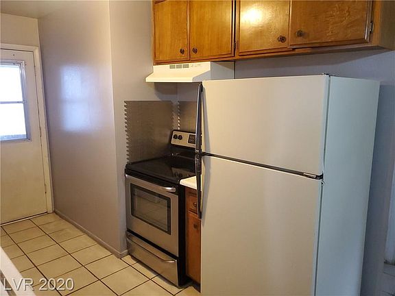 5th image of 629 Pecos Way #0