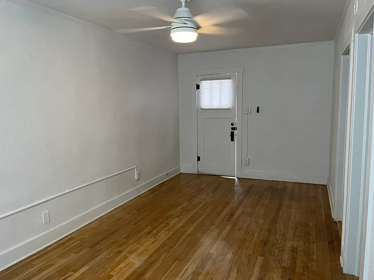 Lovely, Large, & Bright 1 Bed in Beautiful Downtown Courtyard Complex — Photo 13
