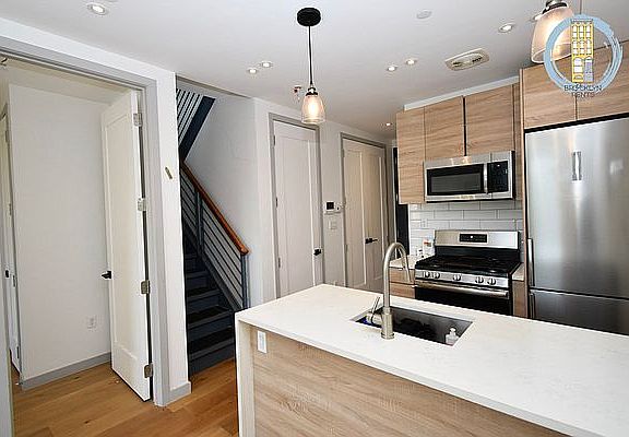 3rd image of 802 Sterling Pl Penthouse 3