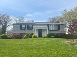 20 Pennaquid Rd, Coram, NY 11727