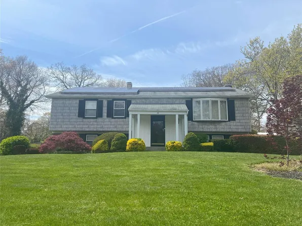 20 Pennaquid Road, Coram, NY 11727
