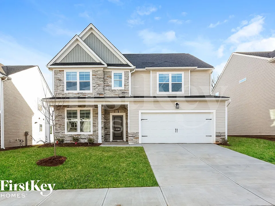 558 Hillpark Ln
