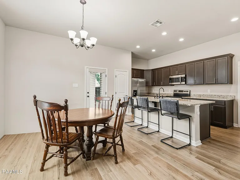 121 Gentle Crescent Ln — Photo 4