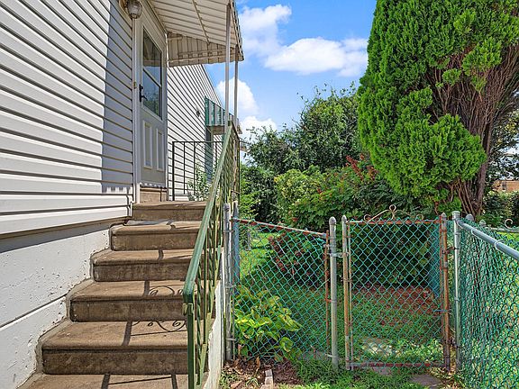3rd image of 405 Parlin Pl