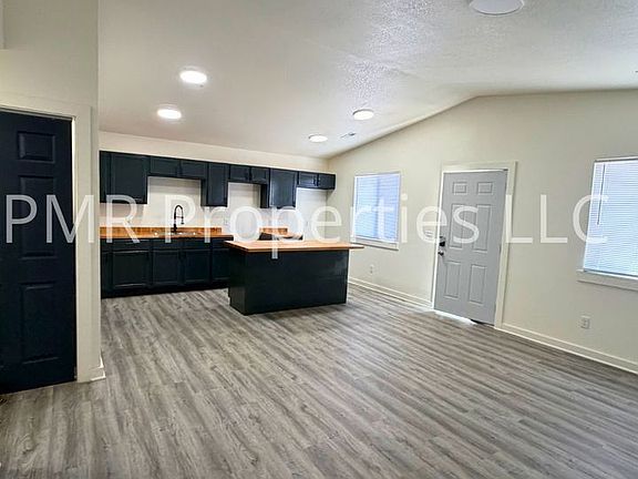 2nd image of 915 S 15th St