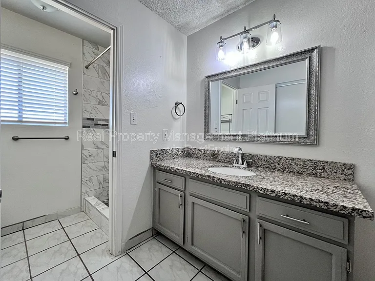 404 N Villa Ave — Photo 18