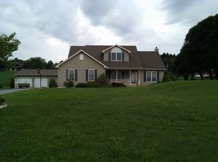 4467 Laurel Dr, Walnutport, PA 18088