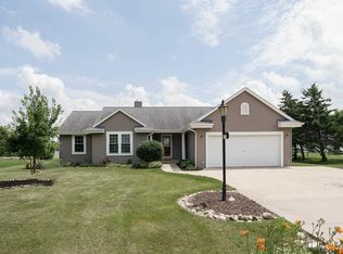 320 Pleasant St, Eagle, WI 53119