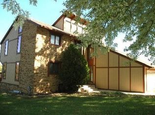 110 Country Club Ln, Parsons, KS 67357