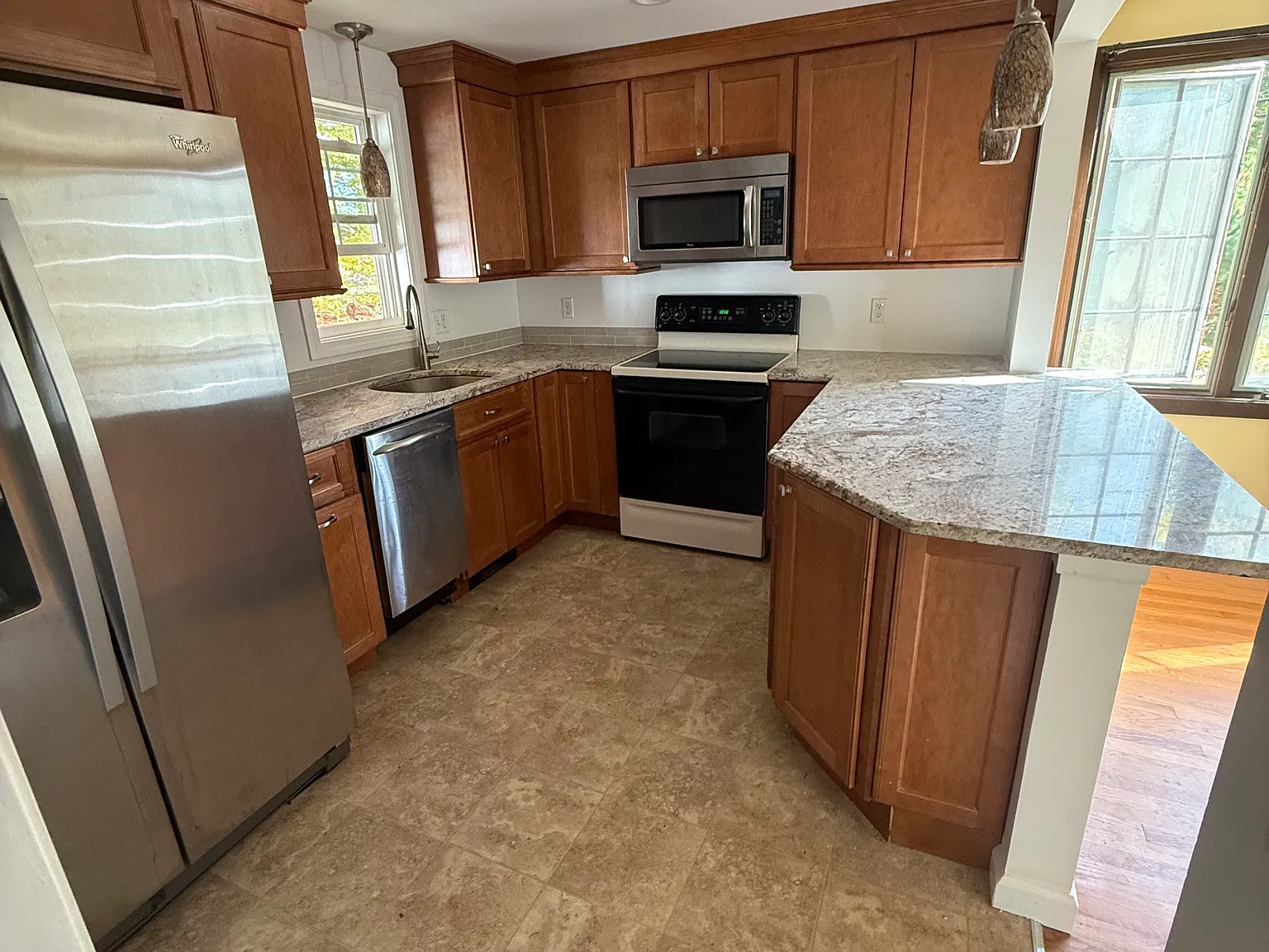 3 bed, 1136 sqft, $2,250 — Photo 2