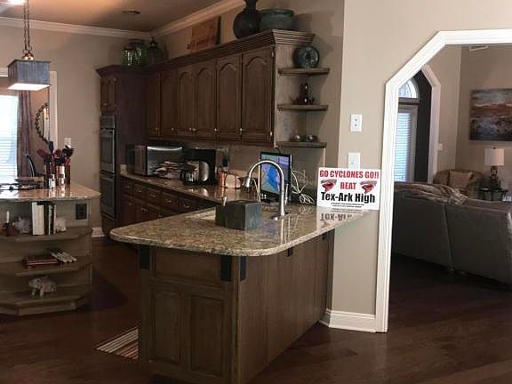 5th image of 217 River Oaks Ln