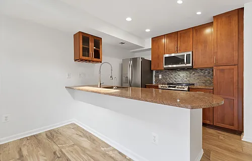 1029 N Stuart St #705 Photo 1