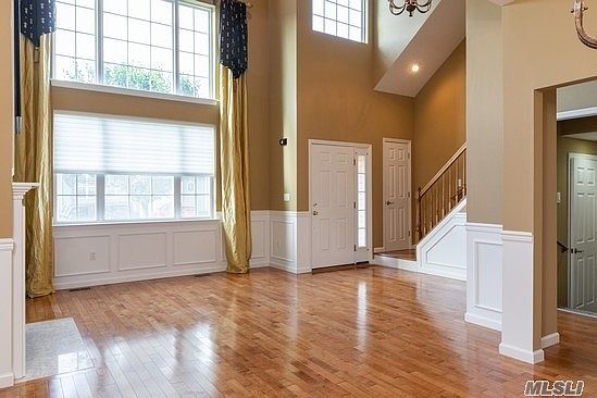 3rd image of 6 Avery Ln