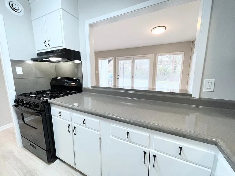 2529 Spring Garden St — Photo 12