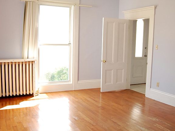 5th image of 249A Foster St