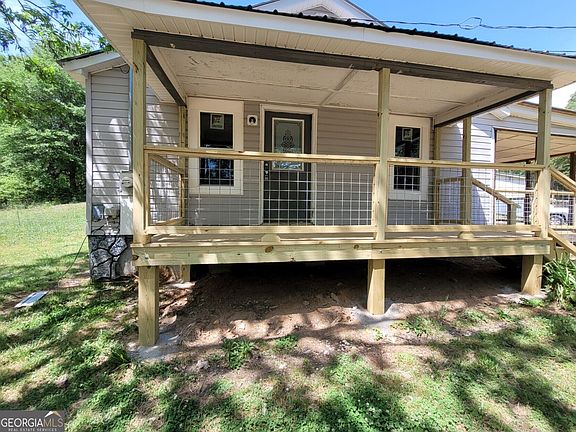 3rd image of 142 Silver Cir