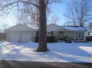 820 Manor Rd, Salina, KS 67401