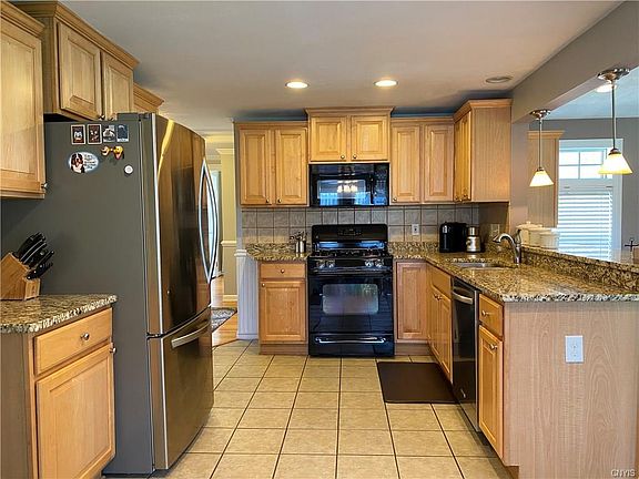 5th image of 216 Sunnybrook Dr