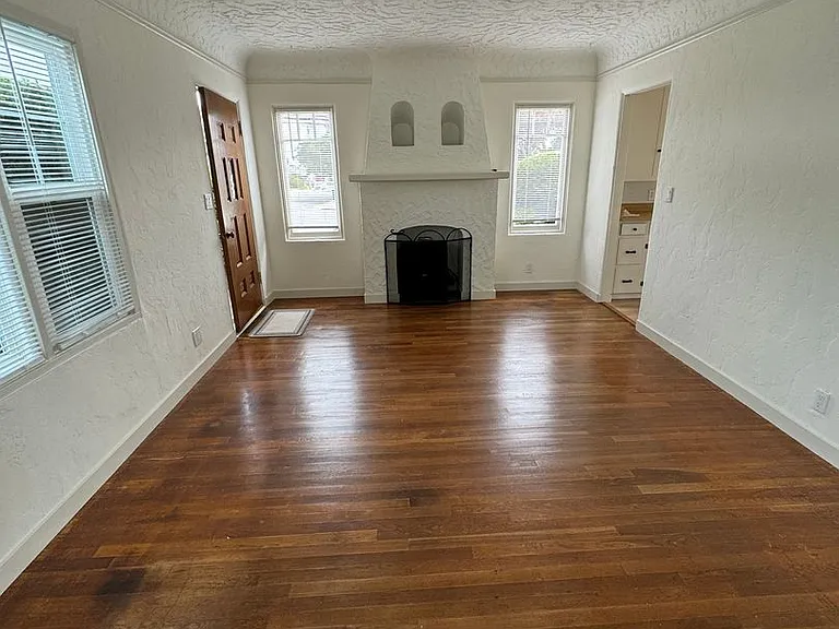 401 Willow St — Photo 4