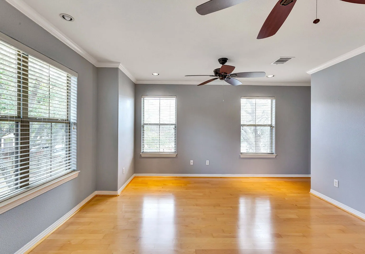 2 bed, 2.5 bath, 1774 sqft, $2,100 — Photo 3