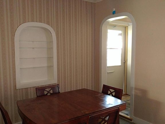 Dining Room-Front Entrance