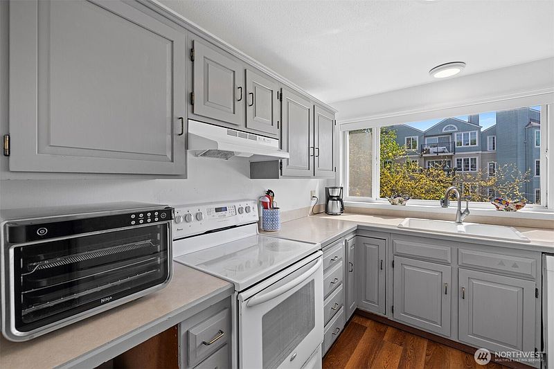 3rd image of 303 13th Avenue E #301