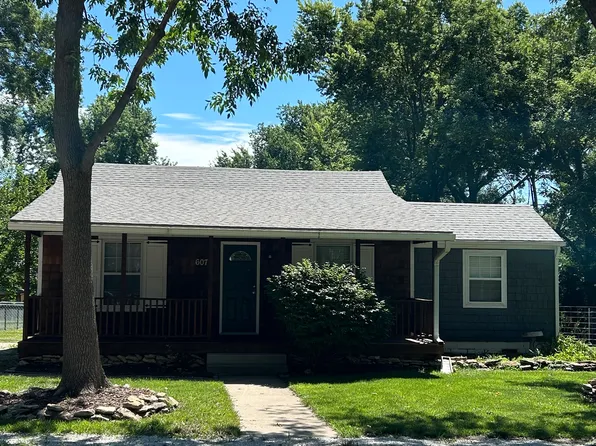 607 SE Howard Ave, Lees Summit, MO 64063