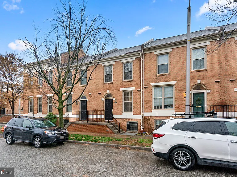 1120 S Kenwood Ave — Photo 4