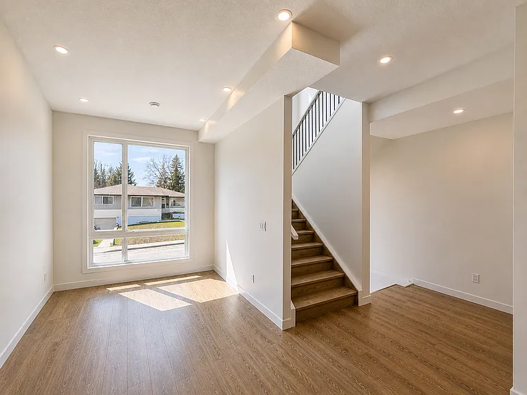 2850 Grant Cres SW #2852 — Photo 3