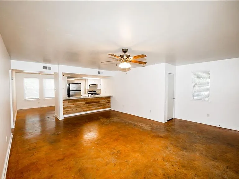 1305 Lorrain St #D — Photo 2