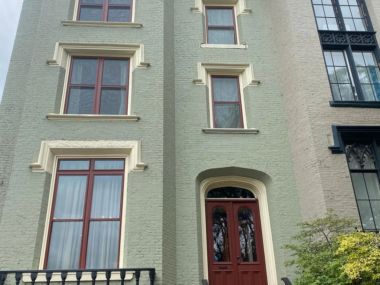 3 bed, 1275 sqft, $2,700 — Photo 2