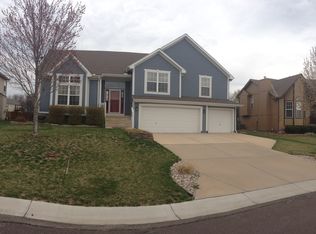 2309 SW Tracker Ln, Lees Summit, MO 64082