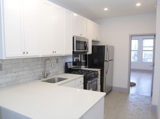2352 37th St APT 1R, Astoria, NY 11105