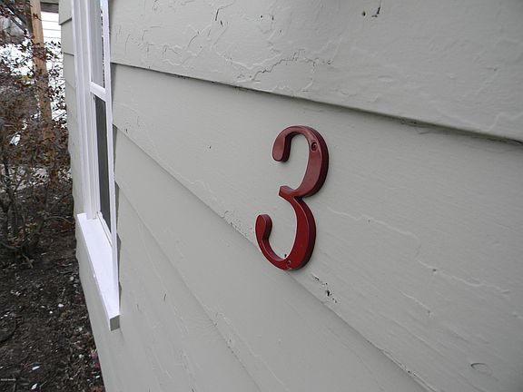 2nd image of 422 N Ferry St #3