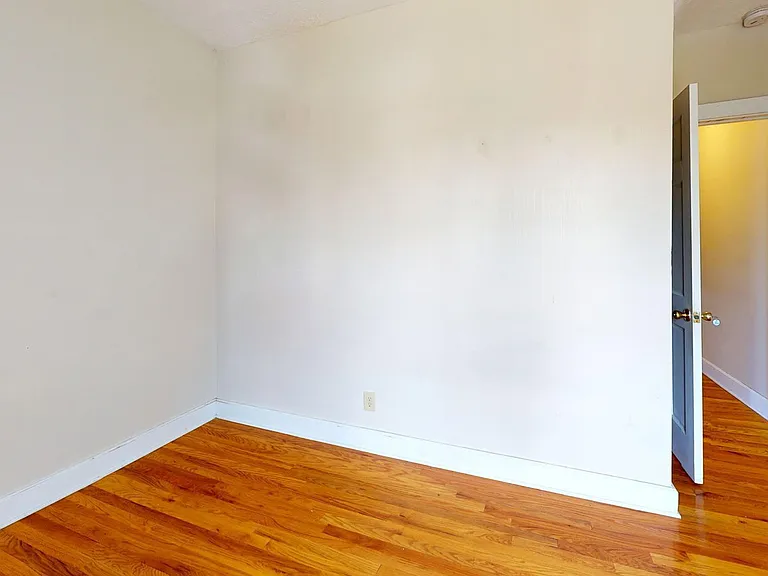 1369 Indianola Ave — Photo 5