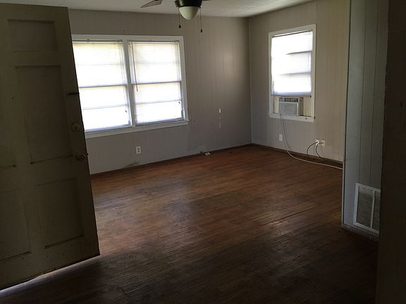3rd image of 120 E Comay Cir