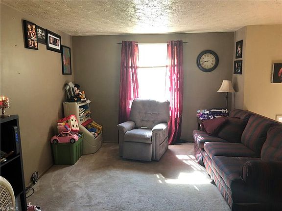 3rd image of 338 Trumbull Dr