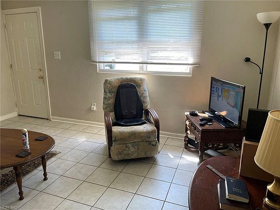 Ceramic tiled Livingroom floor